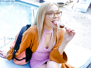 povlife katie kush - Swallow For The Camera