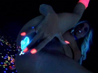 sam73 320x240 - Samantha gets off in this super hot black light solo