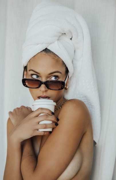 Beautiful Actress Alyssa Lynch Topless - Alyssa Lynch Nude Videos & Sexy Photos