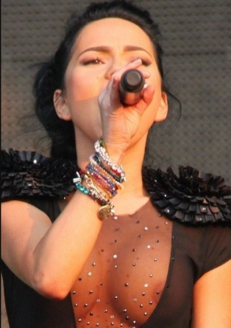 Inna Nipples Slip On Stage - Inna Nude Sexy Pictures And Videos Of Romanian Singer